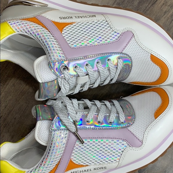 MICHAEL KORS WILMA TRAINER METALLIC PU OPT/SILVER - Picture 15 of 16